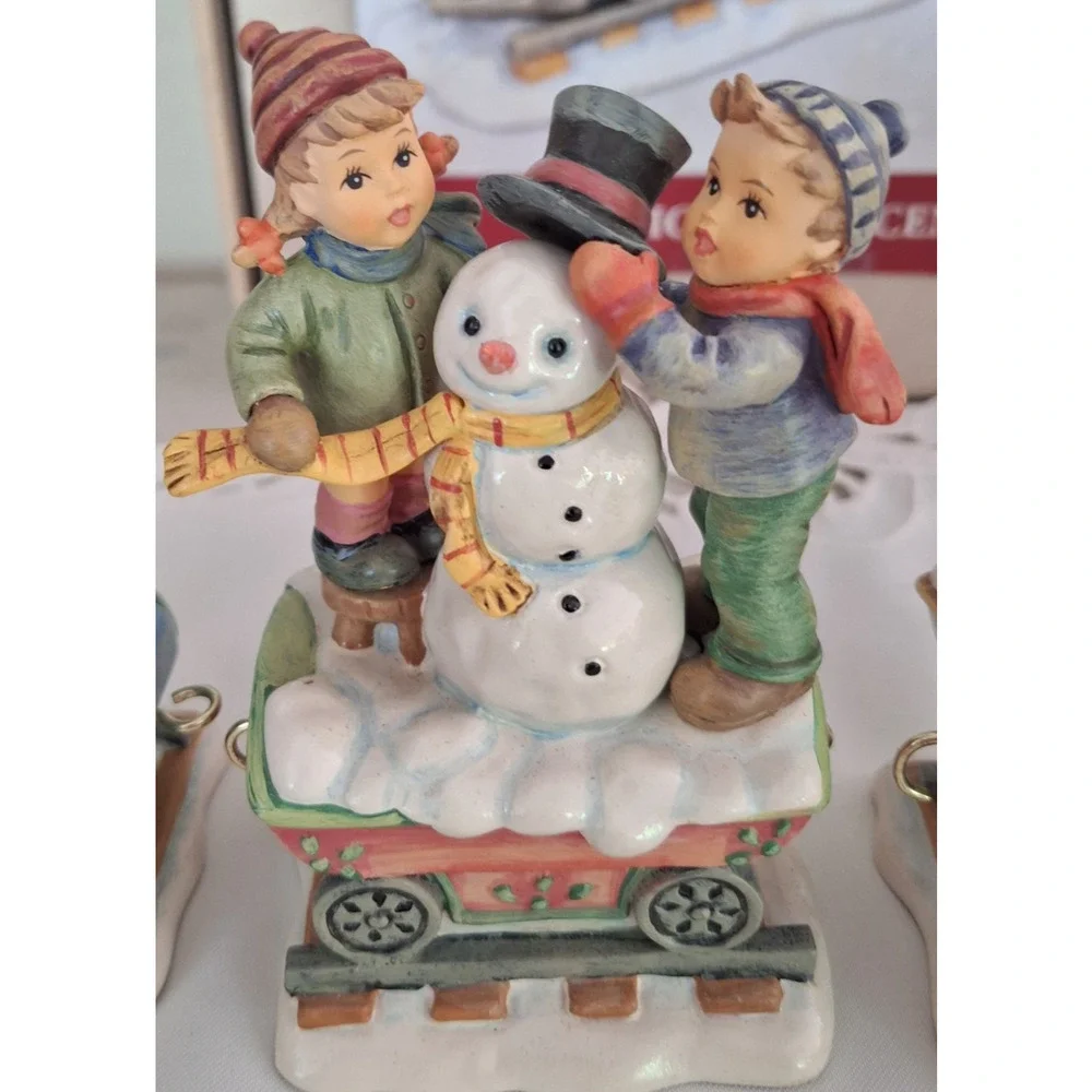 Danbury Mint The M.I. Hummel Christmas Express 5 Piece Train Set w/ COA and Box